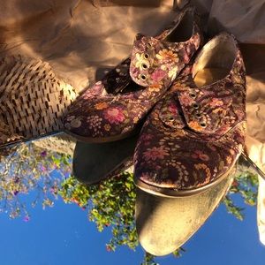 Laceless Brocade Floral Oxfords